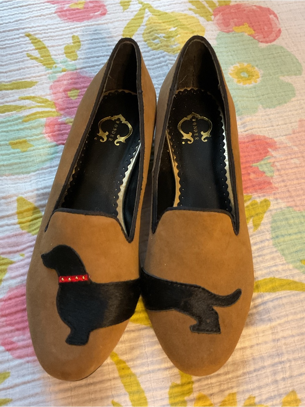 Women's Tan C. Wonder rare Suede Dachshund Applique Loafers smoking slipper flat